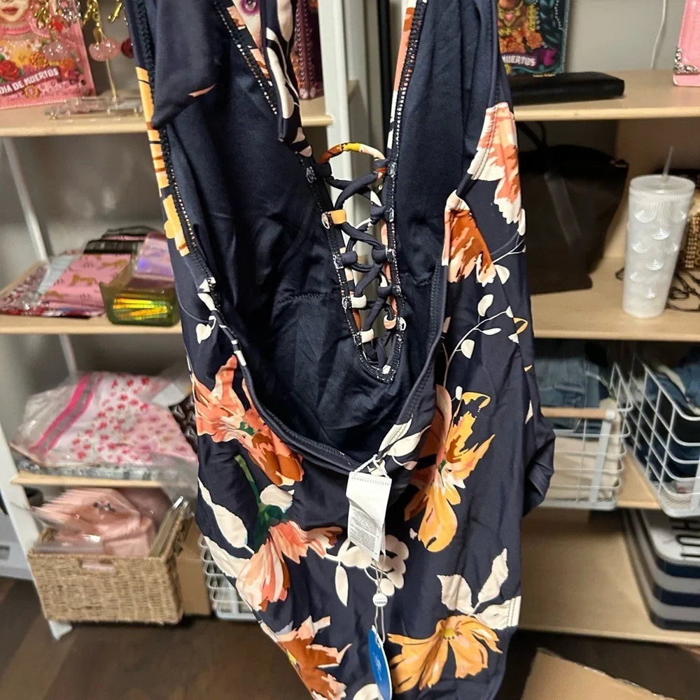 Cupshe Floral Navy One Piece Swimsuit size medium - Picture 4 of 4